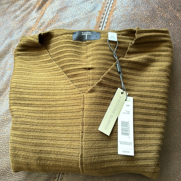 NWT Tahari wide sleeve sweater size small - Picture 10 of 11